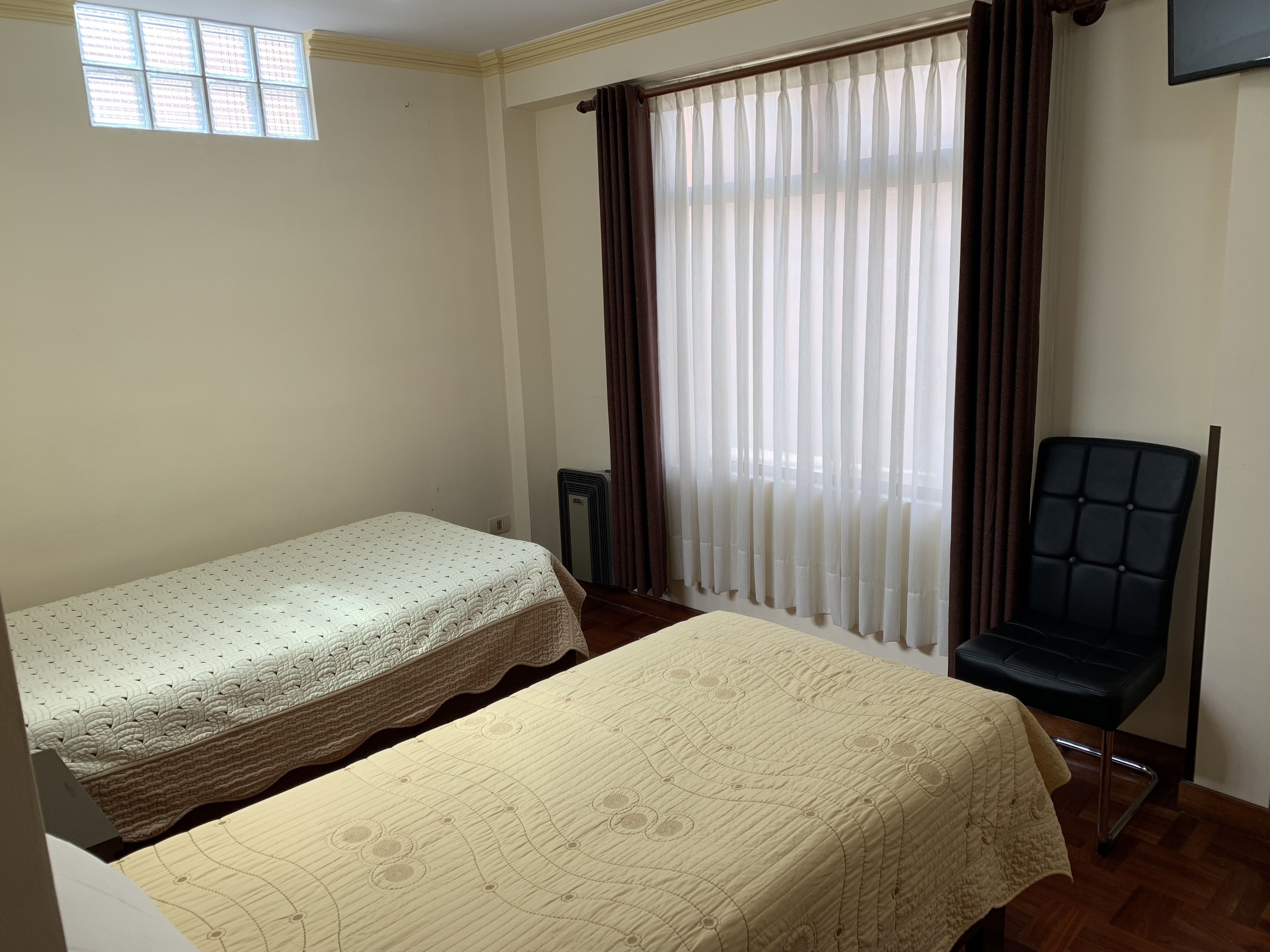 double room | free wifi, bed sheets