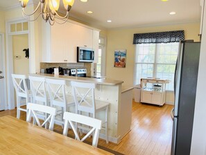 House, 4 Bedrooms | Private kitchen