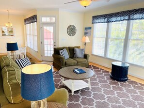 Casa, 4 habitaciones | Área de sala de estar | Televisión y reproductor de DVD 