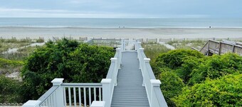 Beach Time 5 Bedroom Home by RedAwning