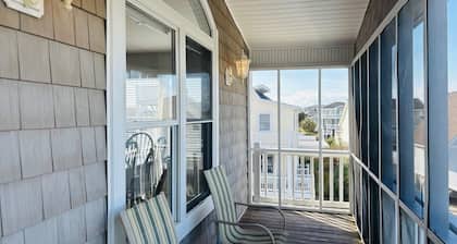 Beach Ya There 5 Bedroom Home by RedAwning