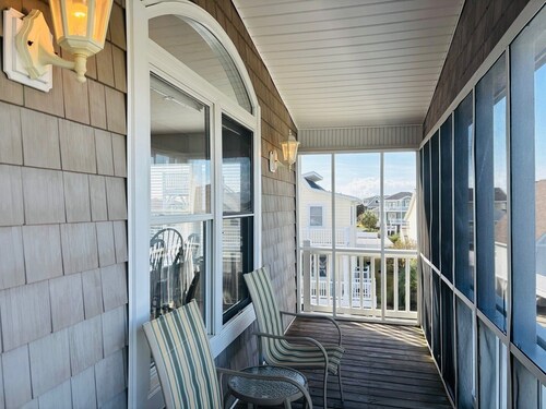 Beach Ya There 5 Bedroom Home by RedAwning