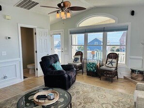 House, 5 Bedrooms | Living area | TV, DVD player