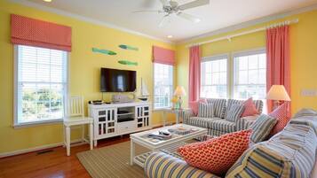 House, 3 Bedrooms | Living area | TV, Netflix, DVD player, streaming services