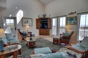 Talo, 5 makuuhuonetta | Olohuone | Televisio, DVD-soitin