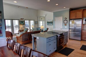 Talo, 5 makuuhuonetta | Yksityinen keittiö | Jääkaappi, mikroaaltouuni, uuni, astianpesukone