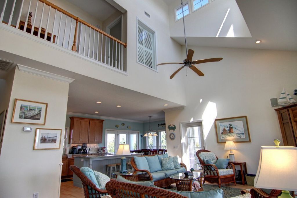 House, 5 Bedrooms | Living room | TV, DVD player