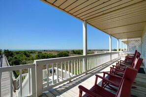 House, 6 Bedrooms | Balcony