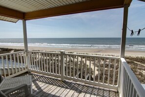 Maison, 4 chambres | Balcon