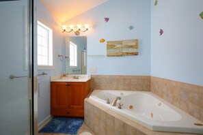 House, 4 Bedrooms | Bathroom | Towels