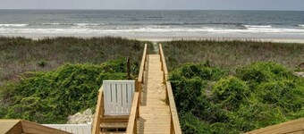 Clamelot 4 Bedroom Home by RedAwning