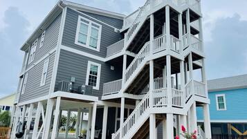 House, 4 Bedrooms | Exterior