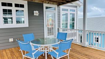 House, 4 Bedrooms | Balcony