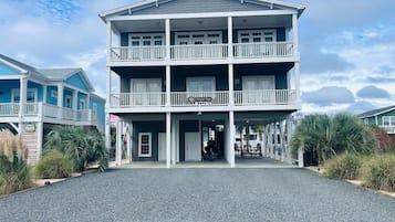 House, 3 Bedrooms | Exterior