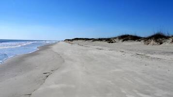Casa, 4 habitaciones | Vista a la playa o el mar