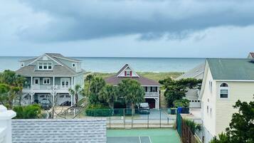 House, 4 Bedrooms | Sport court