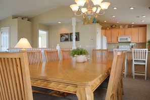 House, 4 Bedrooms | In-room dining