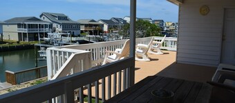 Do-little Dock 3 Bedroom Home by RedAwning
