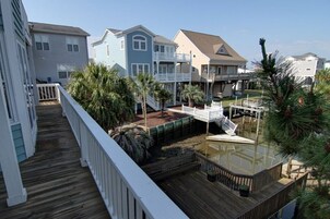 House, 4 Bedrooms | Property grounds