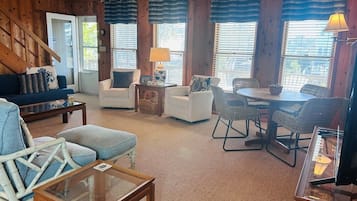 House, 4 Bedrooms | Living area