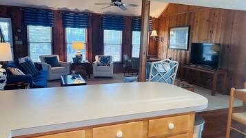 House, 4 Bedrooms | Private kitchen | Full-sized fridge, microwave, oven, stovetop