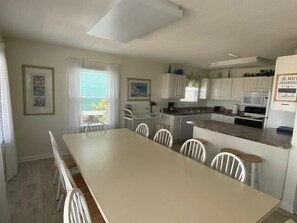 House, 5 Bedrooms | Private kitchen