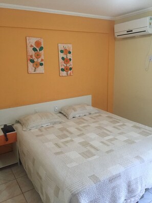 单人房 | 迷你吧、办公桌、熨斗/熨板、折叠床/加床（额外收费）