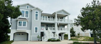 Gray Goose 5 Bedroom Home by RedAwning