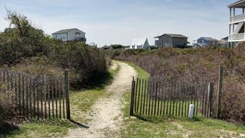 House, 5 Bedrooms | Property grounds