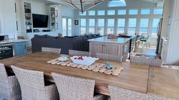House, 5 Bedrooms | Dining