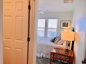 5 bedrooms, free WiFi, bed sheets