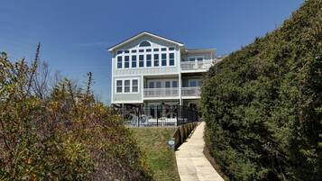 House, 5 Bedrooms | Exterior