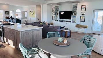 House, 5 Bedrooms | Dining