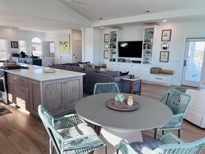 House, 5 Bedrooms | Dining