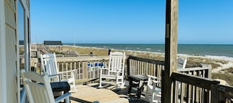 Great Place 5 Bedroom Home by RedAwning