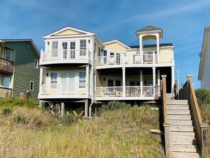 House, 6 Bedrooms | Exterior