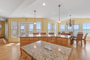 House, 6 Bedrooms | Dining