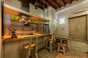 Apartment | Eigene Küche | Großer Kühlschrank, Mikrowelle, Ofen, Herdplatte