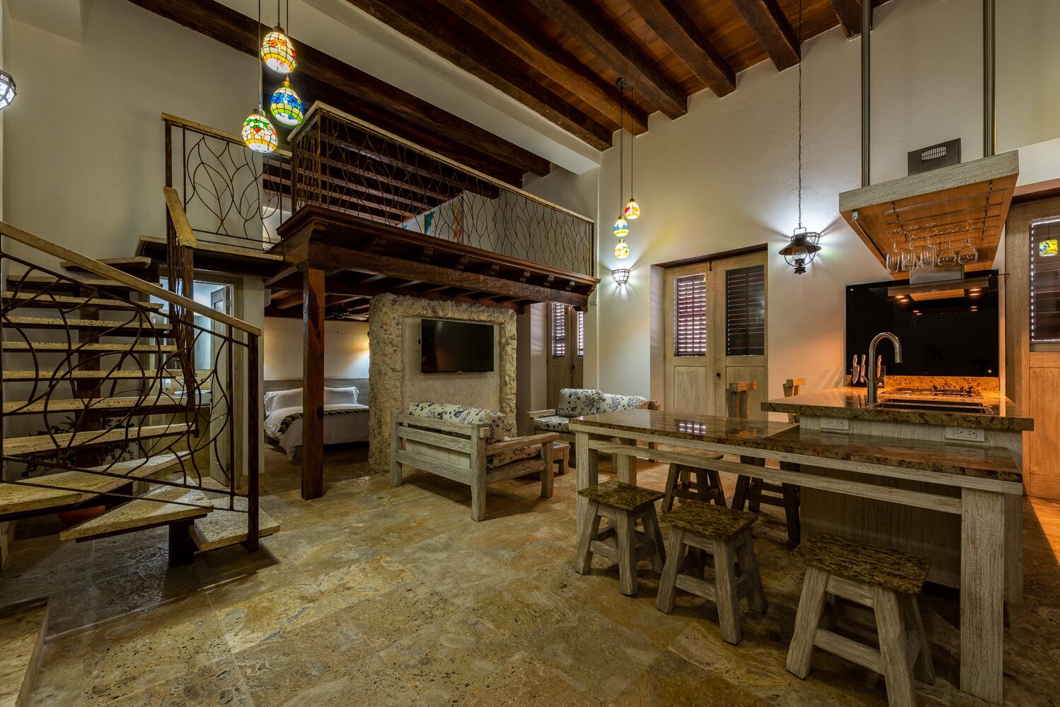 المنشأة من الداخل