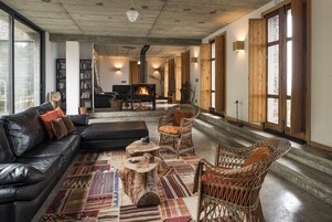 House, 4 Bedrooms, Ocean View | Living room | LCD TV, fireplace