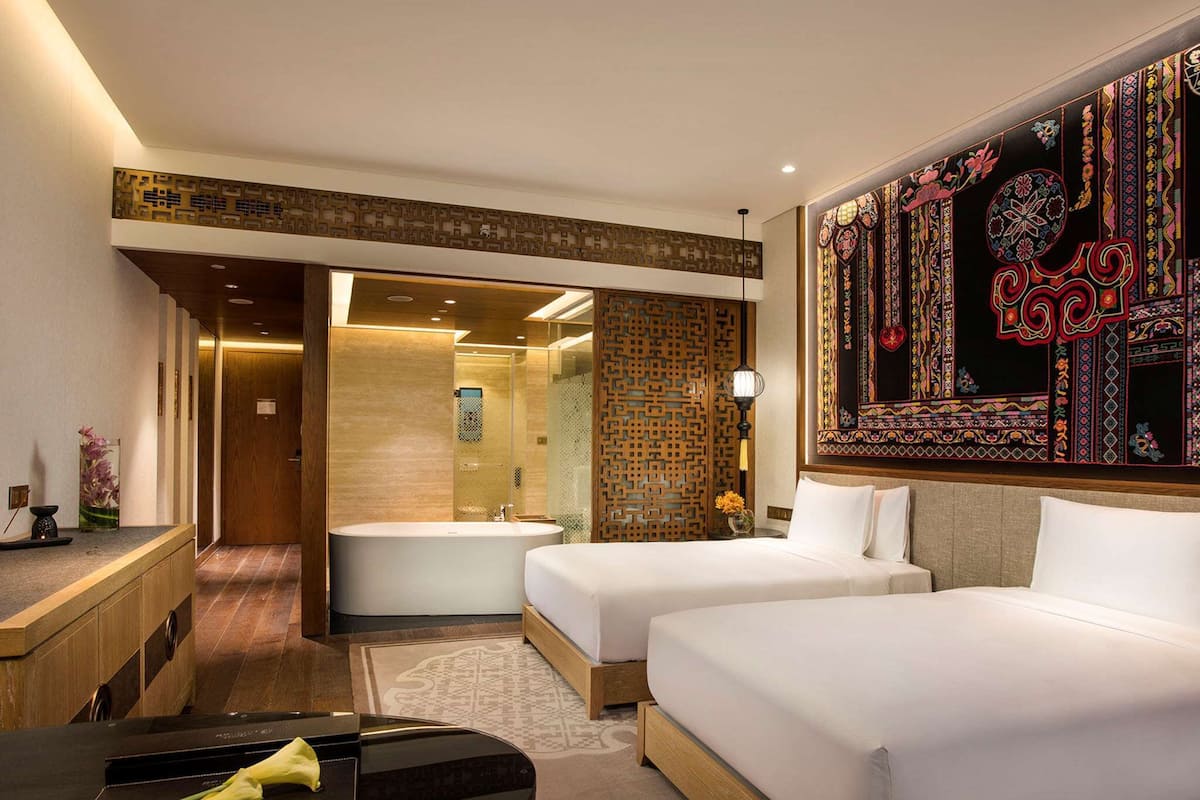 Golf-Mountain Twin Room | Premium bedding, down comforters, pillowtop beds, minibar