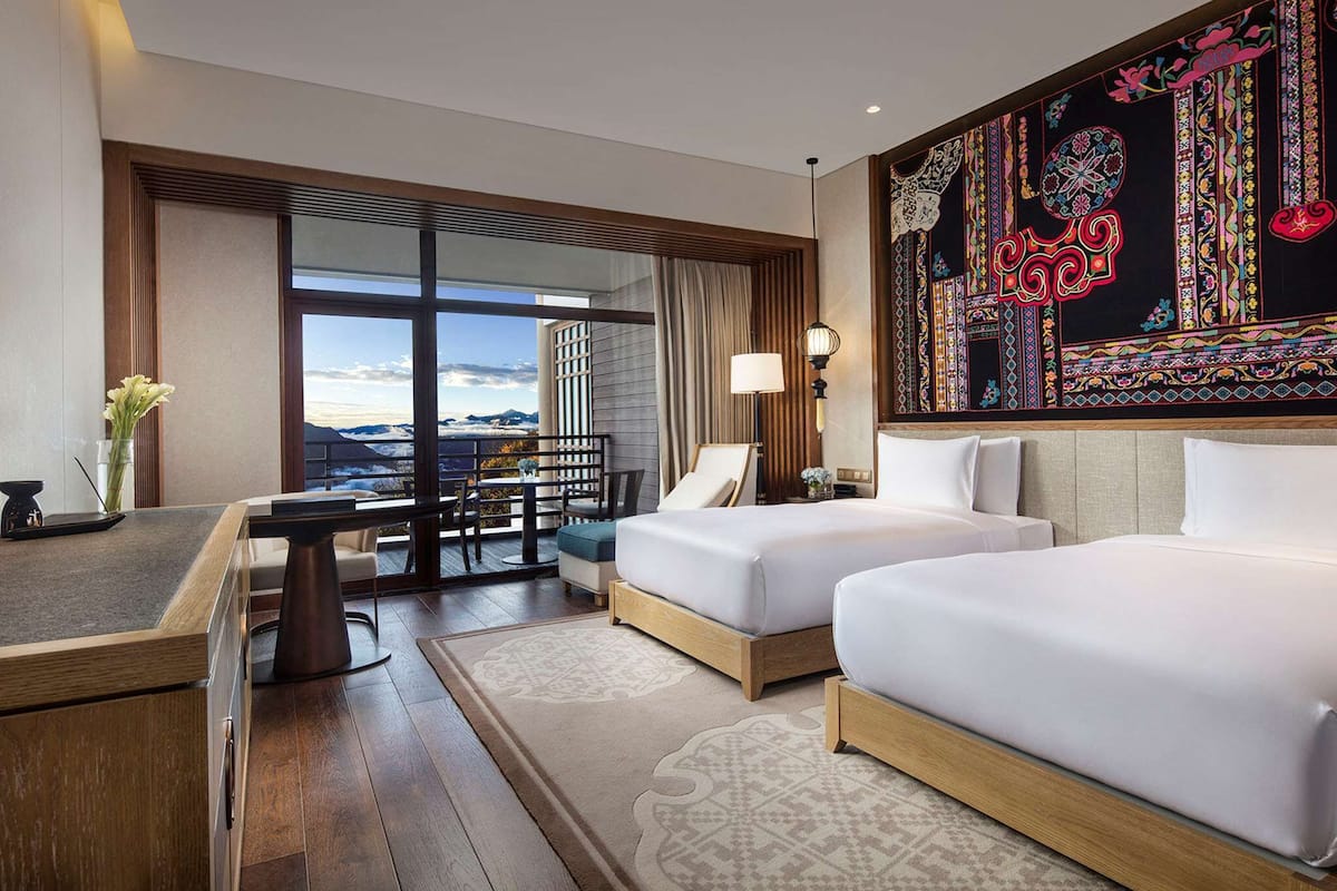 ห้องดีลักซ์ | เครื่องนอนระดับพรีเมียม, ผ้านวมขนเป็ด, เตียงพร้อมฟูกเสริมที่นอน