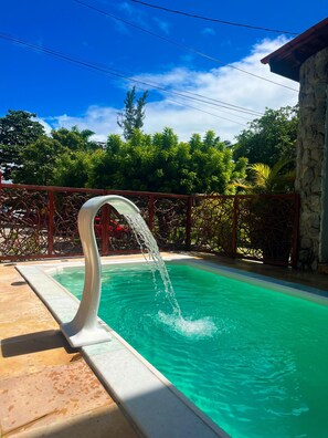 Outdoor pool, pool loungers - Pousada Pedras do Porto (Ipojuca)