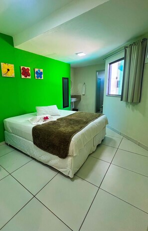 遮光布/窗簾、熨斗/熨衣板、免費無線上網、床單