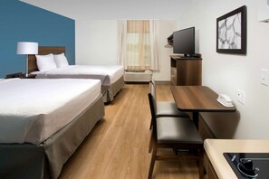 مكتب ومساحة عمل للكمبيوتر المحمول وستائر تعتيم وواي فاي مجانًا