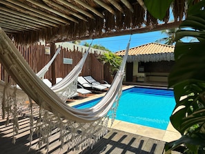 Outdoor pool, pool loungers - Pousada Oasis Paracuru (Paracuru)