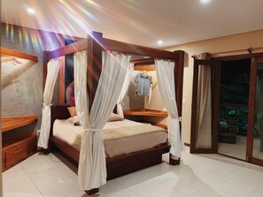 Minibar, free WiFi, bed sheets