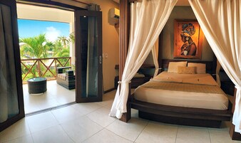 Quarto superior, várias camas | Vista da sacada