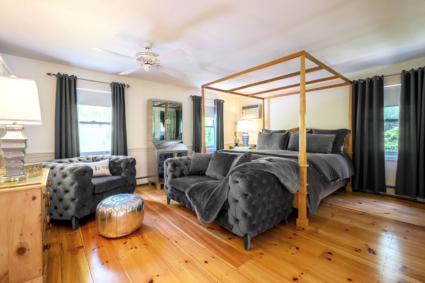 Télévision à écran plat de 32 pouces avec chaînes par câble, télévision