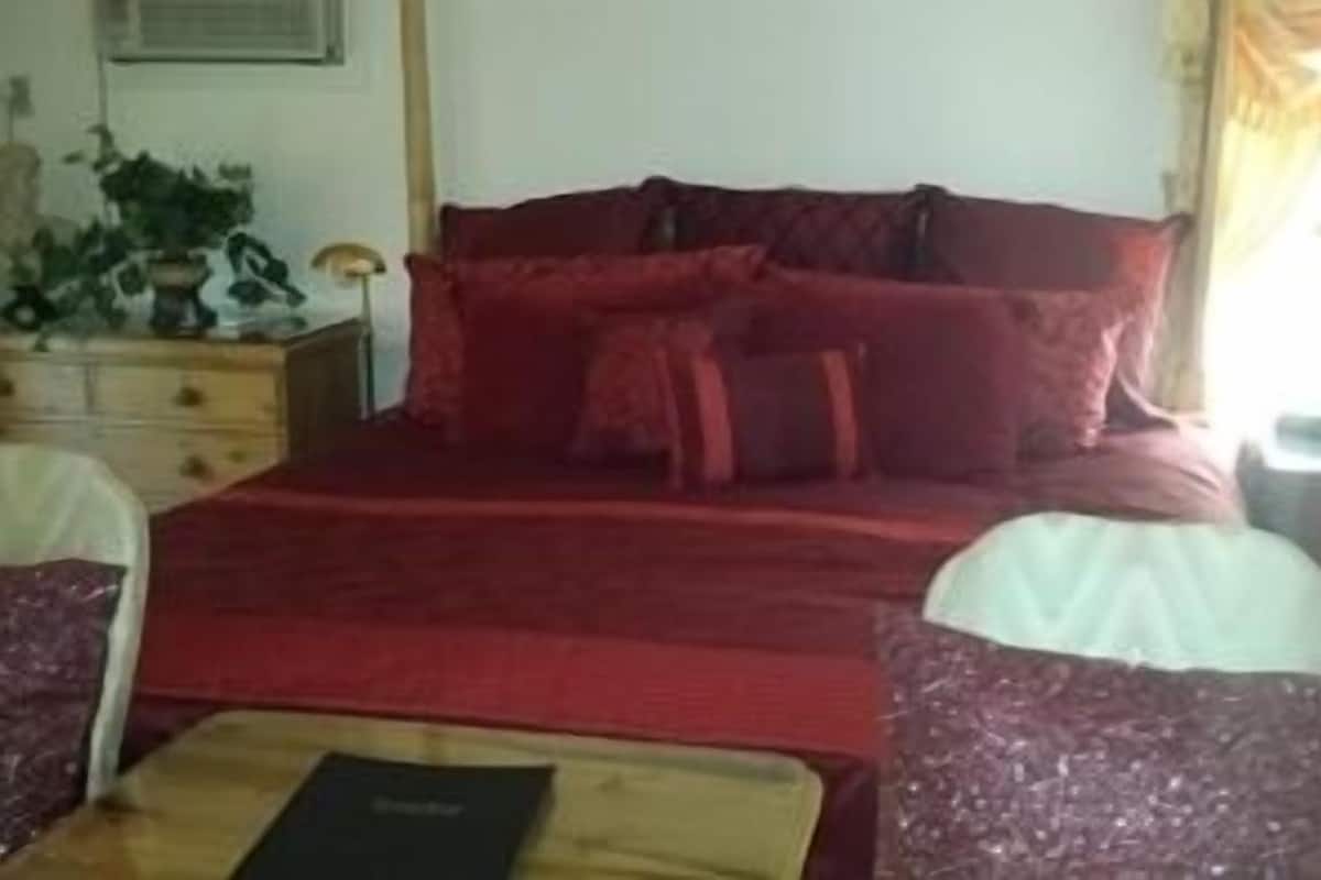 Suite, 1 King Bed, Porch